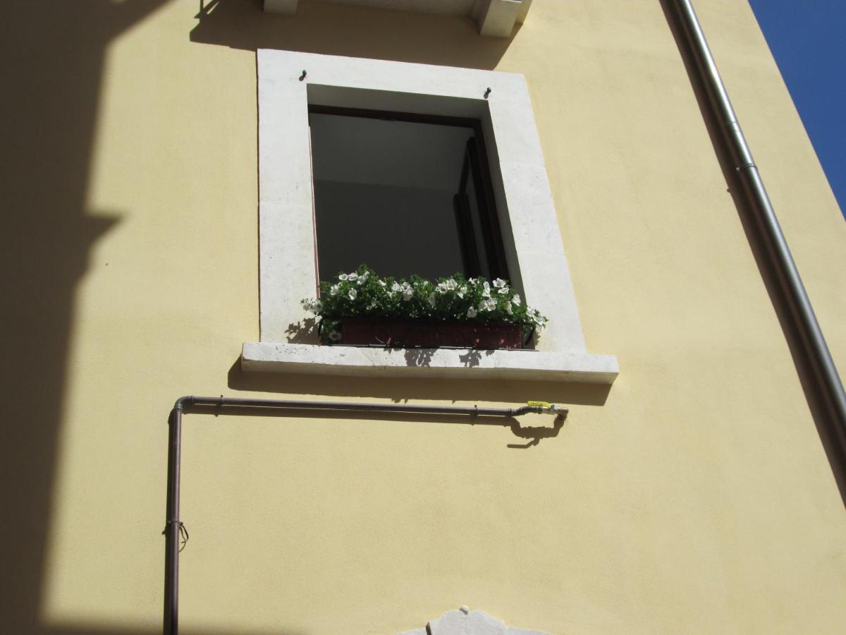 B&B Regina Margherita ลาควิลา ภายนอก รูปภาพ